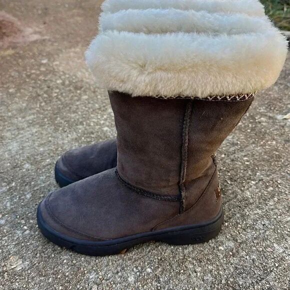 Ugg Australia Leatger Sheepskin Winter Boots - Picture 6 of 14